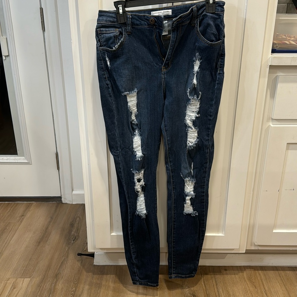 Women’s Encore size 9 jeans in excellent condition.